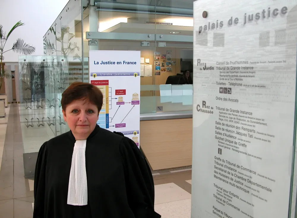maître furiol devant palais de justicei